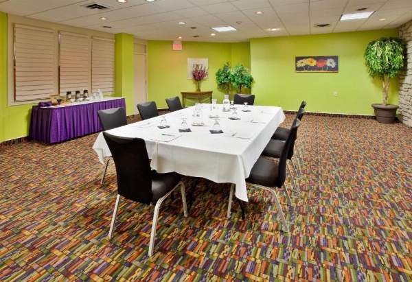 Holiday Inn At the Campus image 18