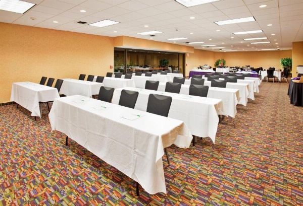 Holiday Inn At the Campus image 20