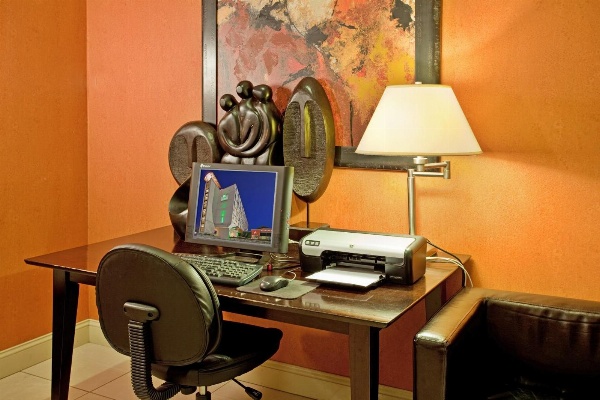 Holiday Inn At the Campus image 3